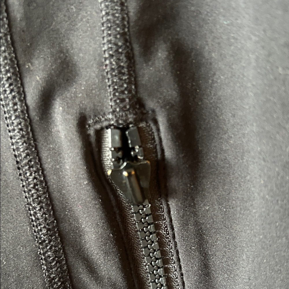 Lululemon Women's Black Jacket.   Size 6 - Picture 8 of 15